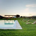Vila Santu Martine: With Pool *